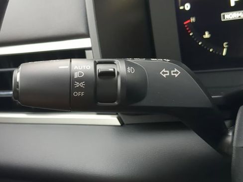 New 2025 Mitsubishi Outlander SE image 32