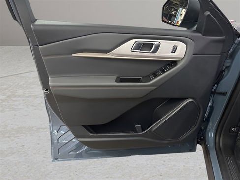 New 2026 Ford Explorer Active w/ Active Comfort Package image 6