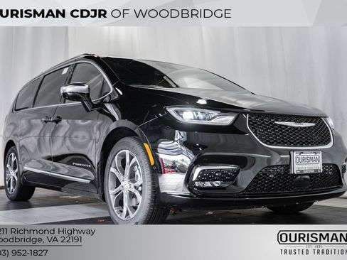 New 2026 Chrysler Pacifica Pinnacle image 1