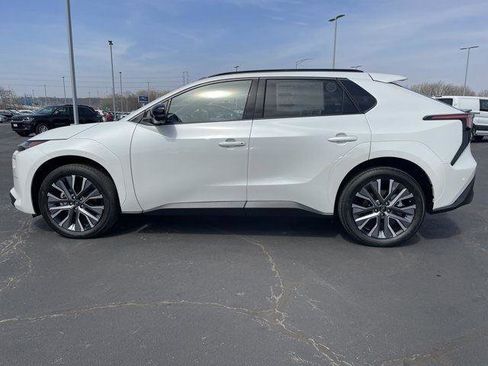 New 2026 Subaru Solterra AWD/4WD image 2