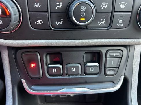 Used 2021 GMC Terrain SLE w/ Driver Convenience Package FWD image 17