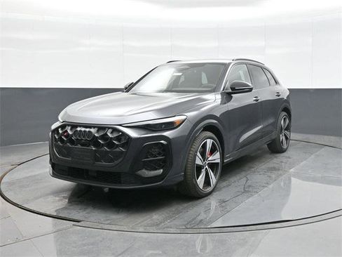 New 2025 Audi SQ5 Prestige image 3