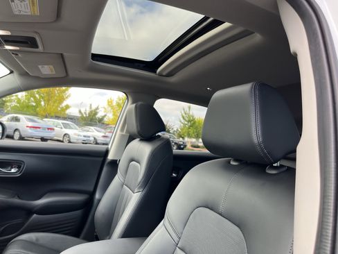 Used 2023 Honda HR-V EX-L image 18