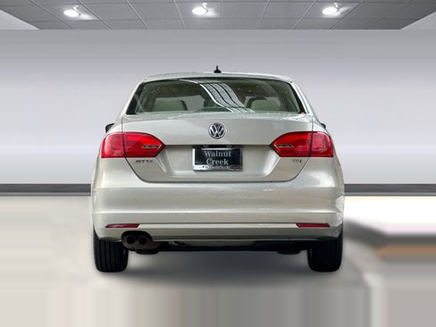 Used 2012 Volkswagen Jetta TDI image 9