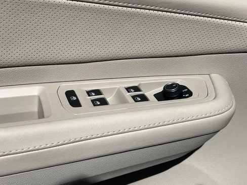 New 2026 Volkswagen Atlas SE image 18