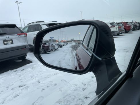 Used 2021 Toyota Venza XLE image 38