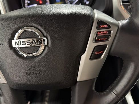 Used 2018 Nissan Titan SV w/ SV Convenience Package image 16