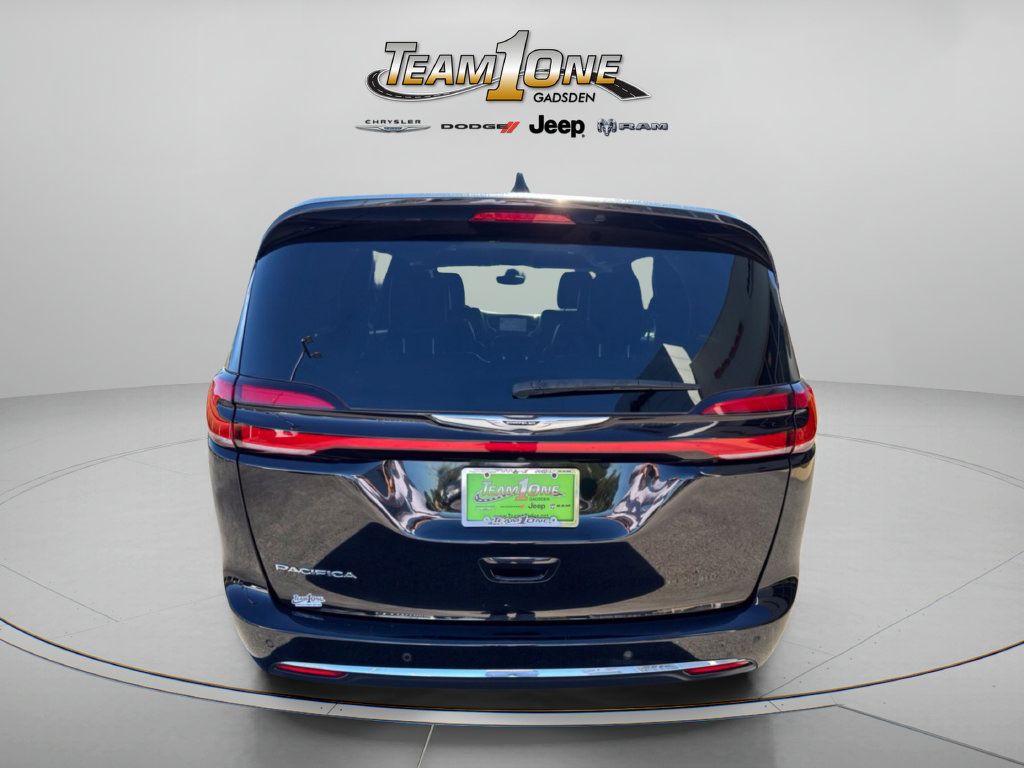 Used 2025 Chrysler Pacifica Select FWD image 7