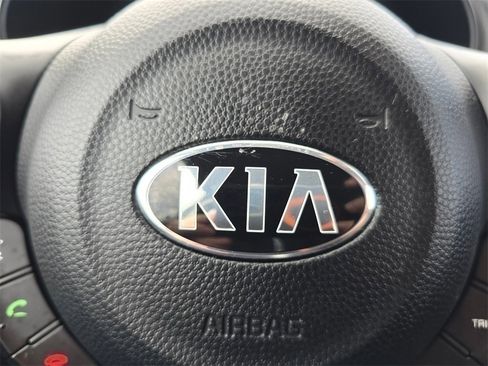 Used 2018 Kia Soul image 29