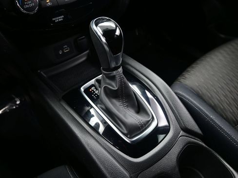 Used 2018 Nissan Rogue SV FWD image 20