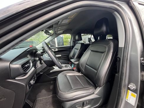 Used 2023 Ford Explorer XLT w/ Equipment Group 202A AWD/4WD image 10
