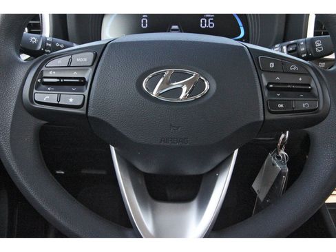 Used 2026 Hyundai Venue SE FWD image 16