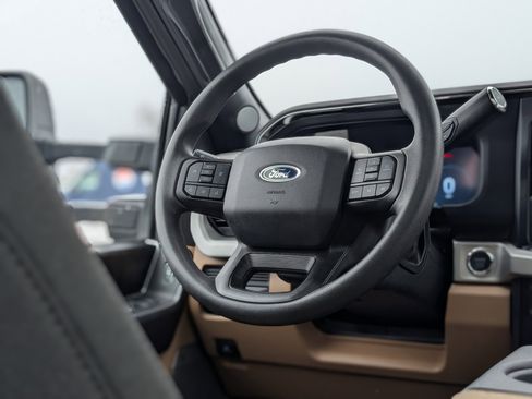 Used 2025 Ford F250 XLT w/ Black Appearance Package image 16