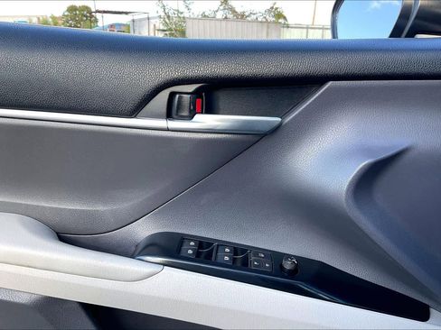 Used 2018 Toyota Camry L image 30