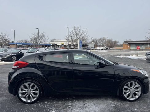 Used 2013 Hyundai Veloster w/ Style Pkg image 6