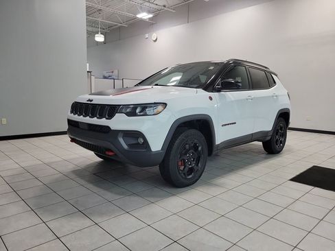 Used 2023 Jeep Compass Trailhawk w/ Trailhawk Convenience Group image 5