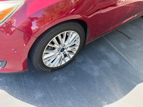 Used 2017 Ford Focus Titanium w/ Titanium Technology Package FWD image 3