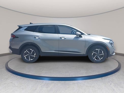 New 2025 Kia Sportage LX image 4