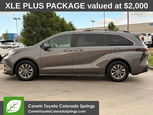Used 2023 Toyota Sienna XLE w/ XLE Plus Package AWD/4WD image 4