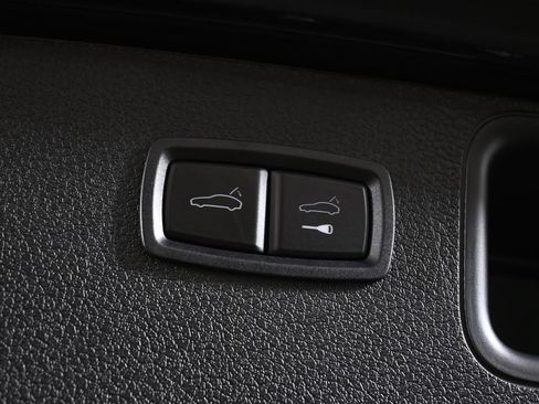 Used 2023 Porsche Macan Turbo AWD/4WD image 42