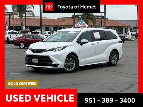 Used 2023 Toyota Sienna XLE FWD image 1