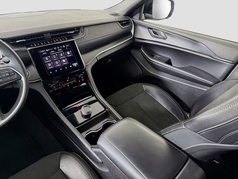 Used 2024 Jeep Grand Cherokee Altitude image 25