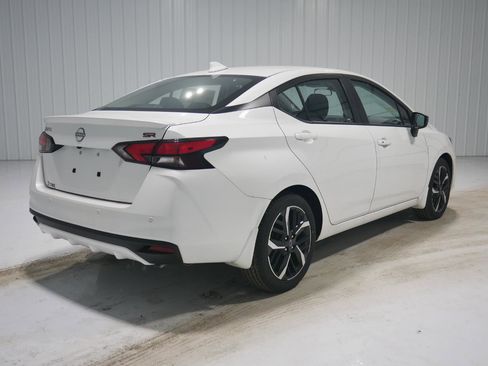 New 2025 Nissan Versa SR w/ Trunk Package image 5