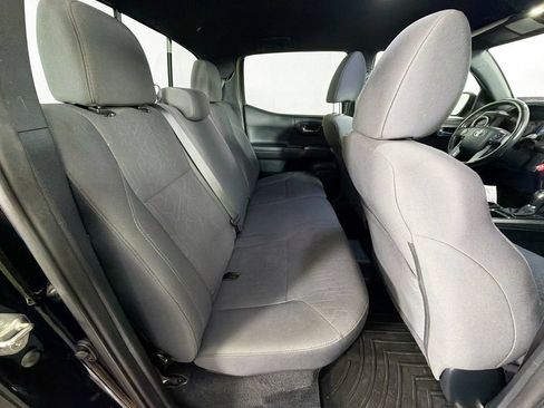 Used 2017 Toyota Tacoma TRD Sport AWD/4WD image 27