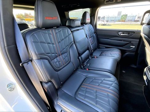 Used 2025 Nissan Armada PRO-4X w/ Pro-4X Premium Package image 35