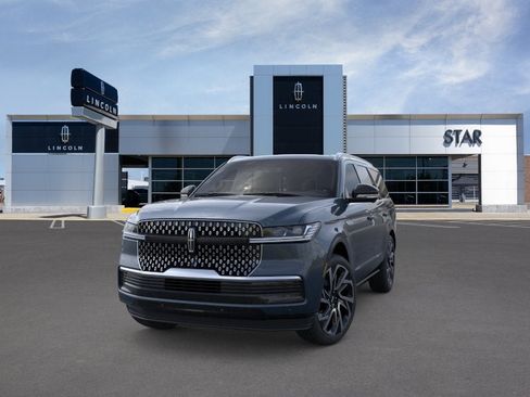 New 2026 Lincoln Navigator Reserve AWD/4WD image 2