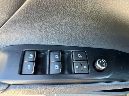 Used 2019 Toyota Camry XSE FWD image 12