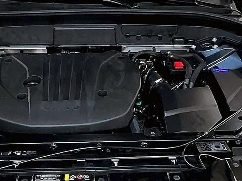 Certified 2024 Volvo XC60 B5 Ultimate w/ Climate Package image 29