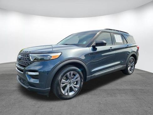 Used 2023 Ford Explorer XLT w/ Equipment Group 202A RWD image 3