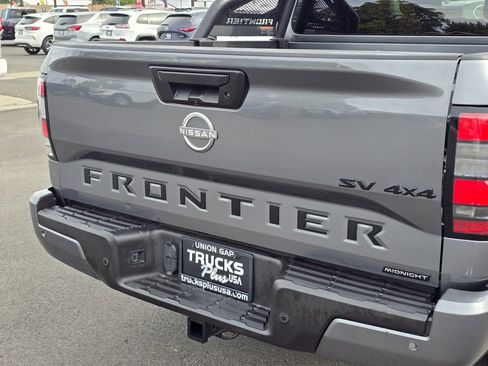 Used 2023 Nissan Frontier SV w/ Midnight Edition Package image 15