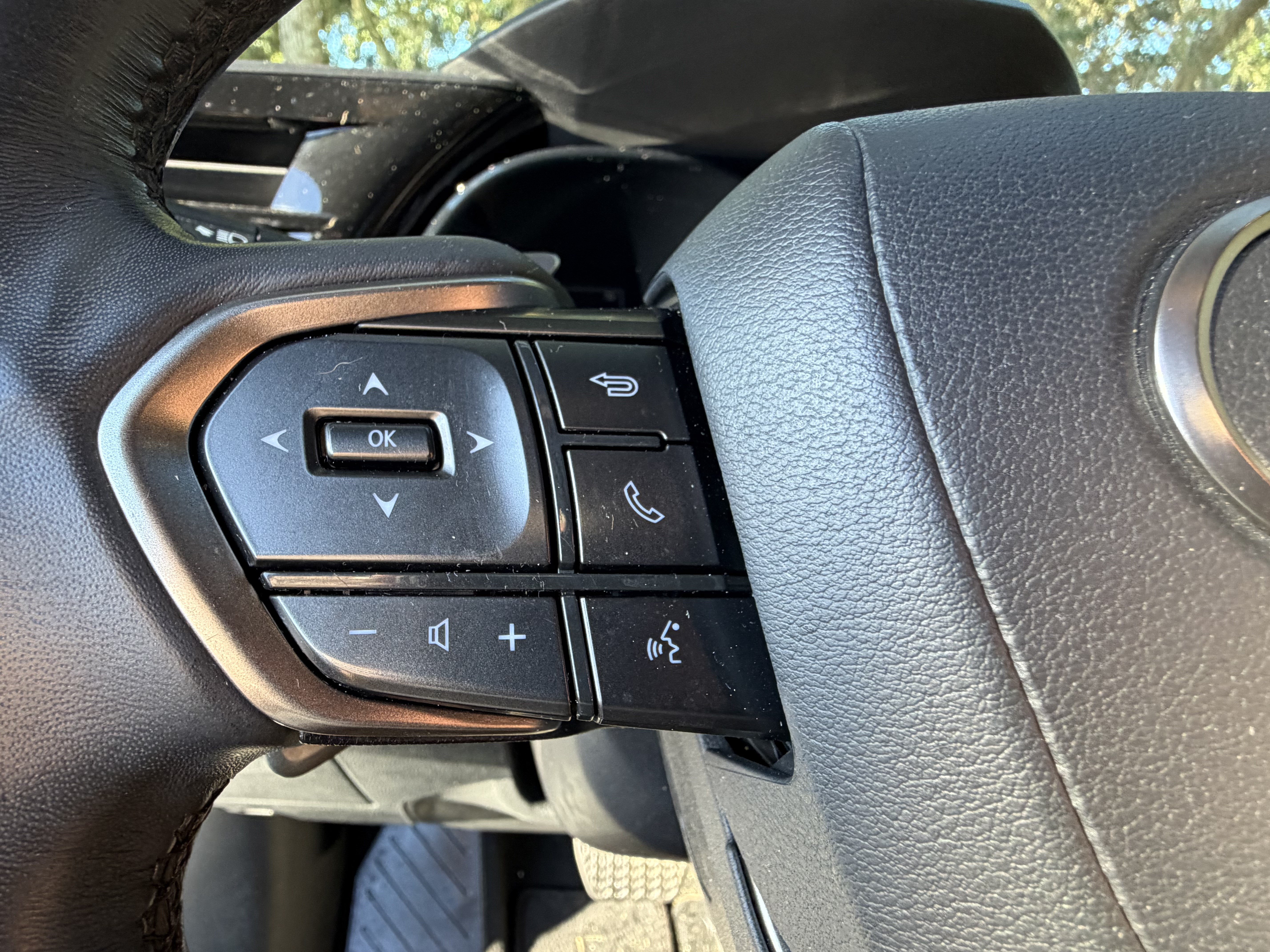 Used 2023 Lexus RX 350 Premium w/ Accessory Package AWD/4WD image 18