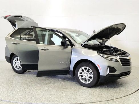 Used 2024 Chevrolet Equinox LT w/ LPO, Floor Liner Package AWD/4WD image 9