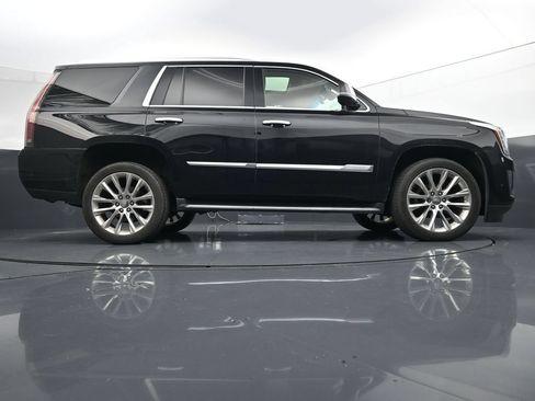 Used 2018 Cadillac Escalade Luxury AWD/4WD image 24