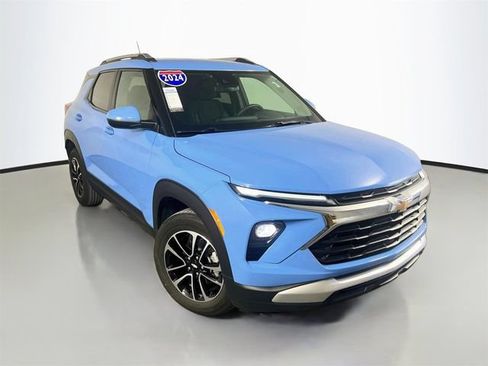 Used 2024 Chevrolet TrailBlazer LT w/ Driver Confidence Package FWD image 2