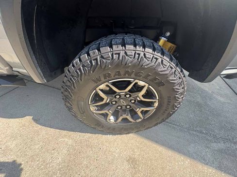 Used 2024 Chevrolet Colorado ZR2 w/ ZR2 Convenience Package III AWD/4WD image 24