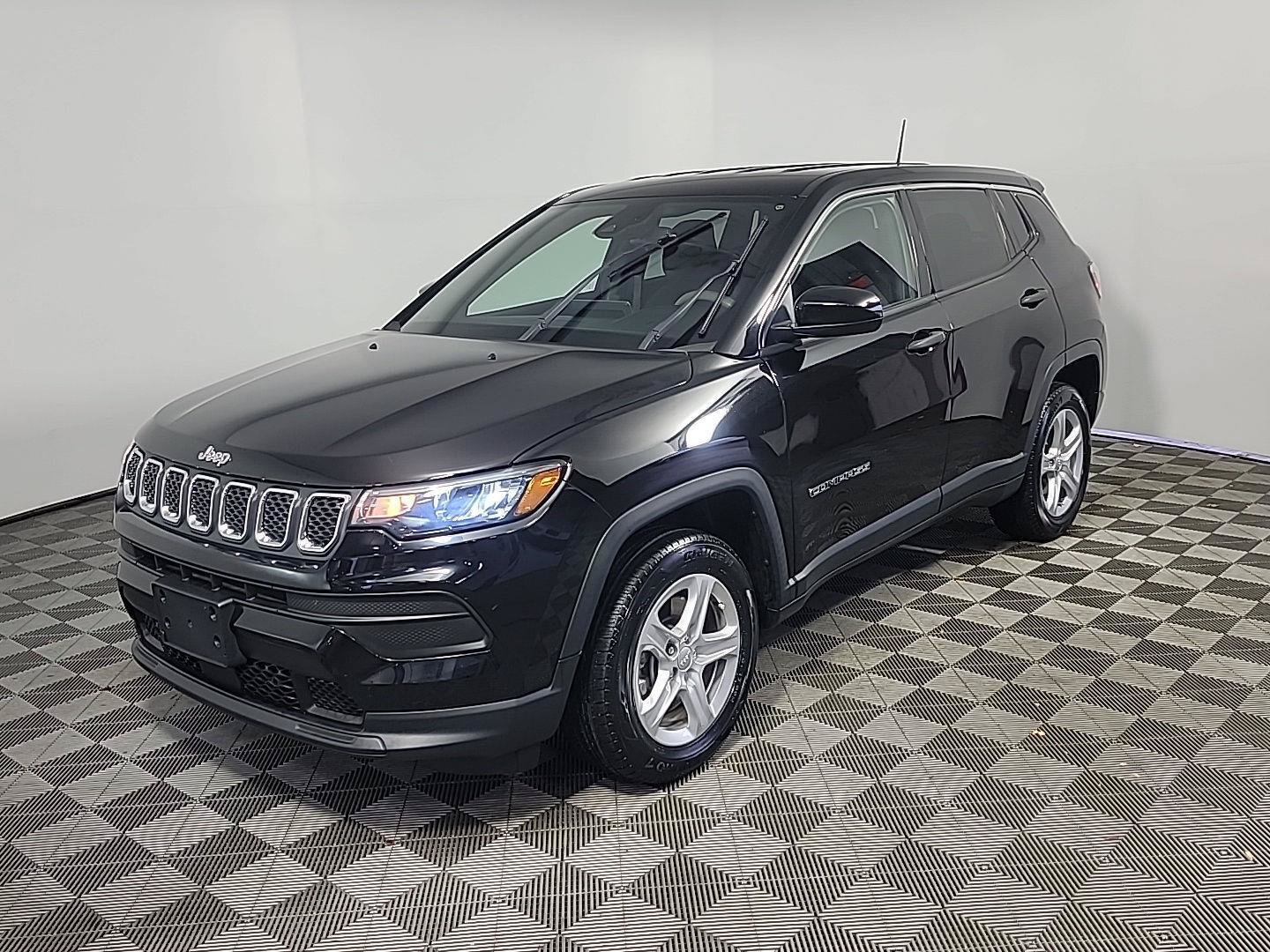 Used 2023 Jeep Compass Sport AWD/4WD image 11