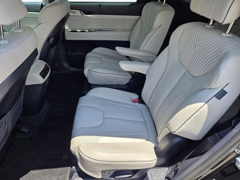 Certified 2025 Hyundai Palisade Calligraphy FWD image 19