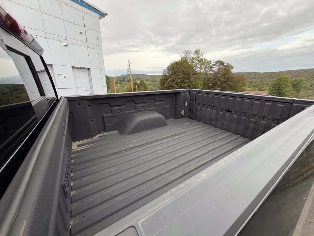 Used 2024 Chevrolet Silverado 1500 High Country w/ Technology Package AWD/4WD image 12