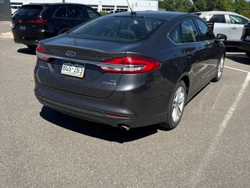 Used 2018 Ford Fusion SE FWD image 3