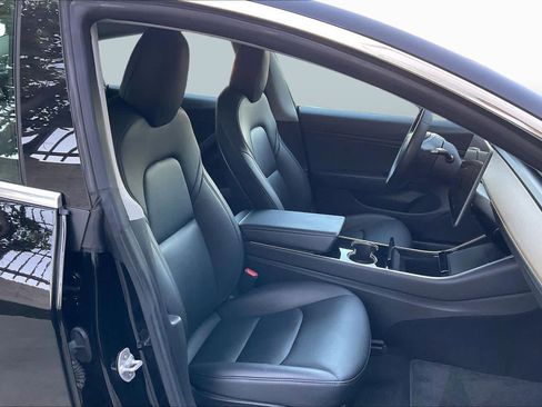 Used 2018 Tesla Model 3 Mid Range image 8