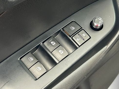 Used 2019 Toyota Highlander LE FWD image 11