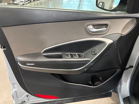 Used 2017 Hyundai Santa Fe SE AWD/4WD image 8