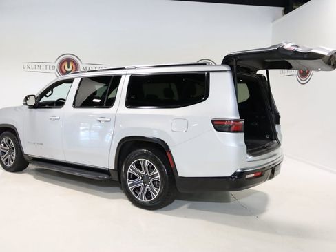 Used 2024 Jeep Wagoneer L Series II w/ Flexible Seating Group image 29