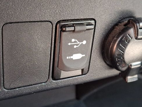 Used 2015 Toyota RAV4 Limited w/ Outdoor Package AWD/4WD image 26
