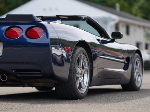 Used 2000 Chevrolet Corvette Convertible w/ Memory Pkg RWD image 22