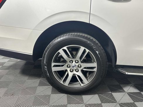Used 2023 Ford Expedition XLT image 18